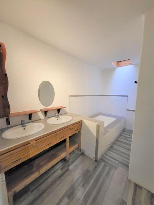 Maison 3 Chambres Avec Piscine Couverte Lespignan Buitenkant foto